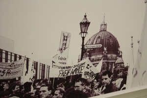 DDR-Bürger demonstrieren am 4. November 1989 in Berlin. (Bild: Flickr)