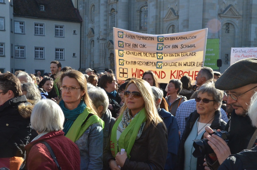 "Es reicht!" Kundgebung am 9. März in St. Gallen. Foto: Benno Bühlmann