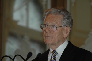 Hans Küng: "Abendmahlsgemeinschaft wäre möglich."  Foto: Wolf Südbeck-Baur