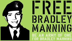Ein Plakat fordert Freiheit für Bradley Manning. 