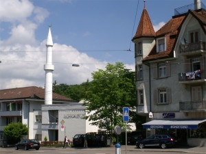 Viele muslimische Jugendgruppen sind an eine Moschee angegliedert - vergleichbar mit christlichen Jugendgruppen.  Auf dem Bild eine Moschee in Zürich. (Foto: PD)