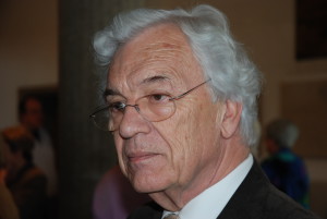 Leo Karrer: "Die Gefahr bei uns und in dieser Kirche ist doch, dass Gott zu klein und Kirche zu gross gedacht wird. (...) Die Kirche dient einer Liebe, die sie aber nicht selber erfüllt, sondern Gott.