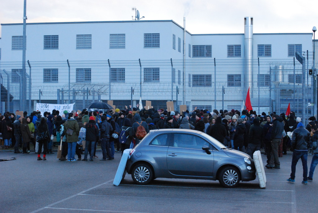Kirchen-Räumung Demo Bässlergut 006