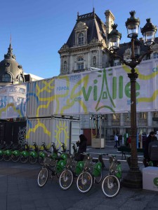 Velostation vor dem Hôtel de im Zentrum von Paris 